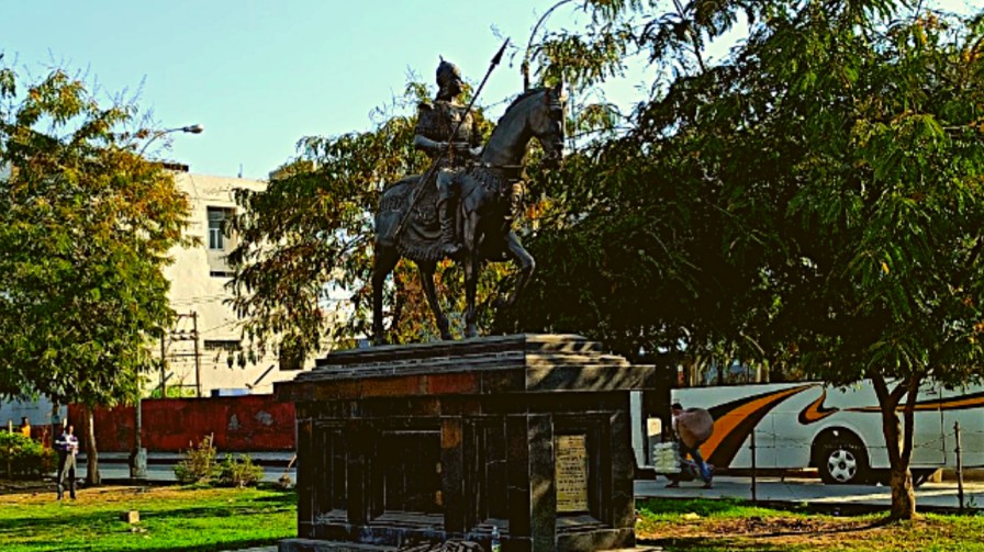 Maharana Pratap of Pathankot bus stand surrounded by the green trees.